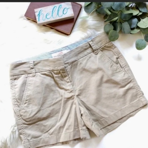 J. Crew Khaki Chino Beige Shorts Broken In Neutral 5" Inseam Shorts Size 6 - Picture 1 of 8